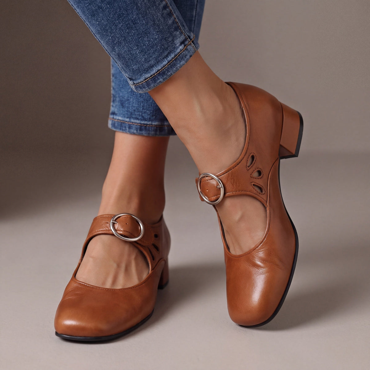 Aaltje | Schoen met Bandje en Blokhak