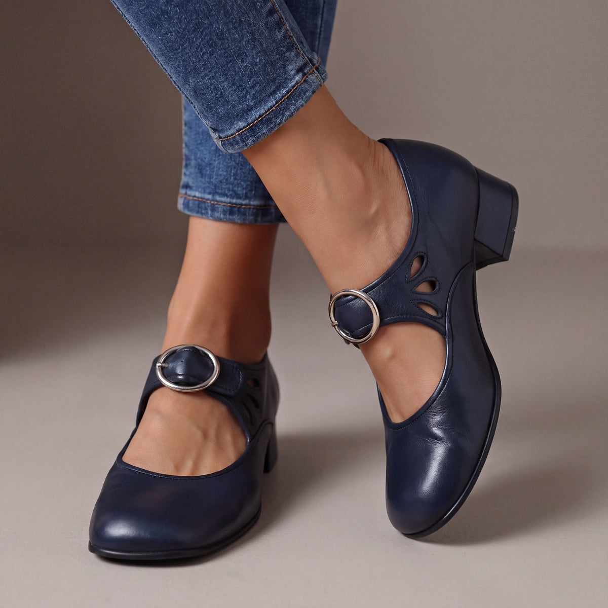 Aaltje | Schoen met Bandje en Blokhak